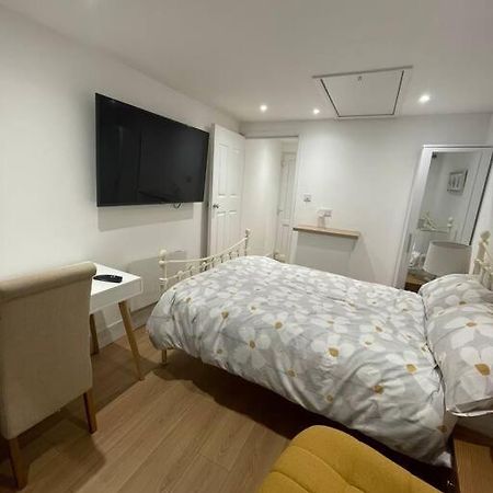 1 Bedroom Guest Suite Near City Centre. Gloucester Dış mekan fotoğraf